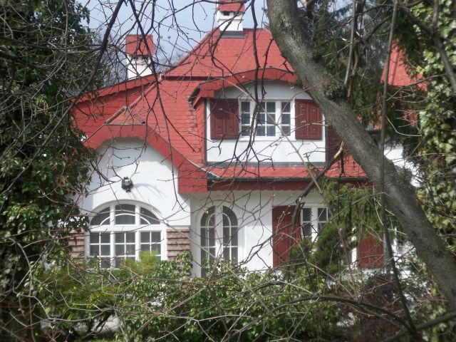 Villa with a fine garden in 2nd district of Budapest