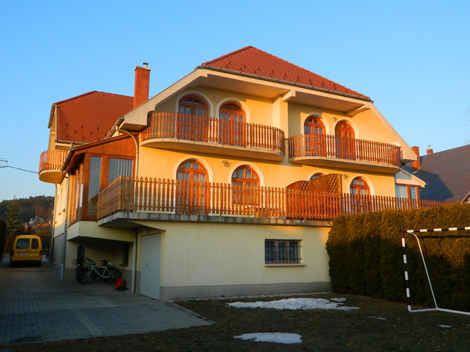 The house with guest apartments on the coast of Balaton