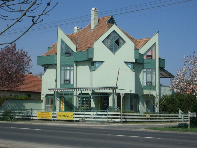 The attractive house in 250 m to Balaton