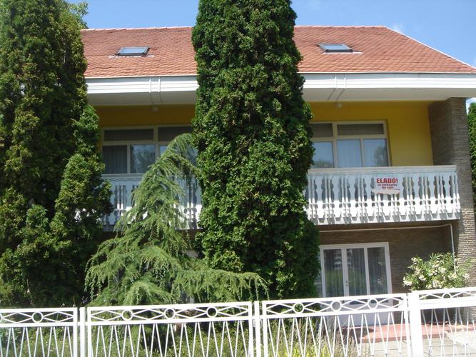 The house with guest apartments near to Balaton