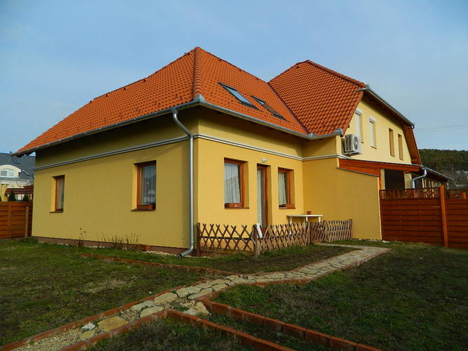Townhouse in a village on the coast of Balaton