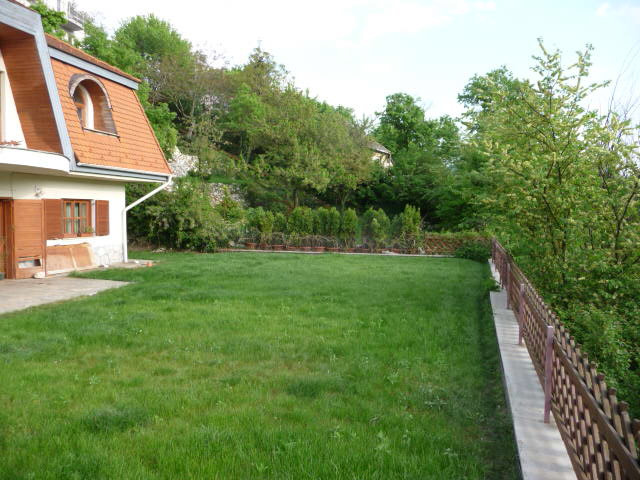 Two-storey house with a garden in the 2nd district of Budapest