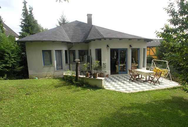 A cozy house with a garden in a green district of Budapest