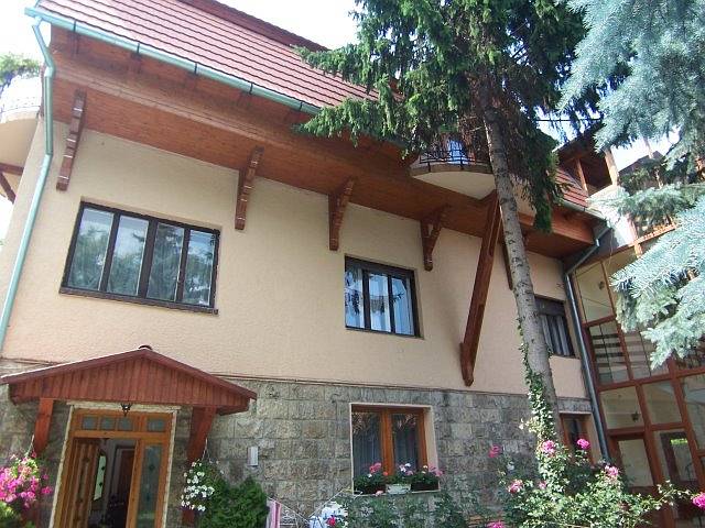 House with garden and swimming pool in Óbuda