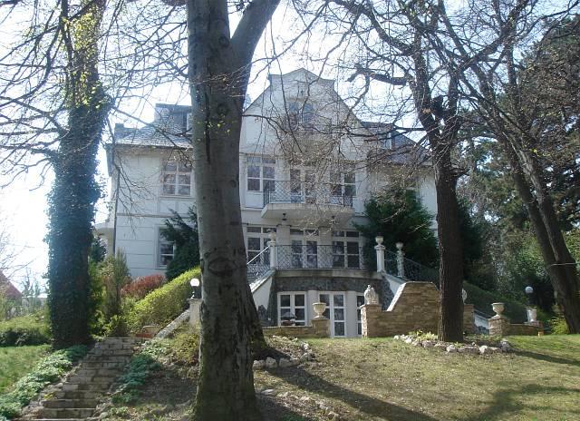 House with a romantic garden in the 12th  district of Budapest