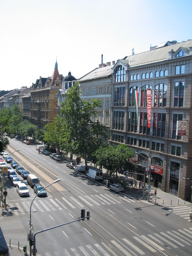 Трехкомнатная квартира после ремонта в 6 районе Будапешта в минутах ходьбы от Западного вокзала и площади Октогон