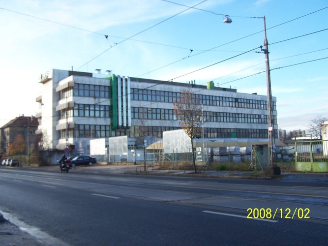 Building with territory under reconstruction