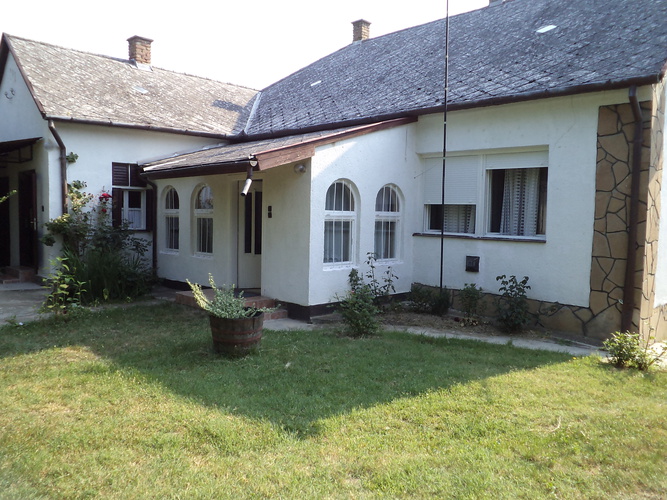 The house with good plot at the coast of Balaton