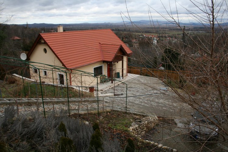 Отличный дом с прекрасной панорамой Балатона