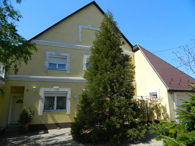 A nice house with pool and sauna