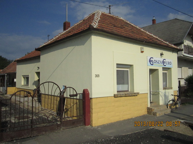 2 houses on a plot of field