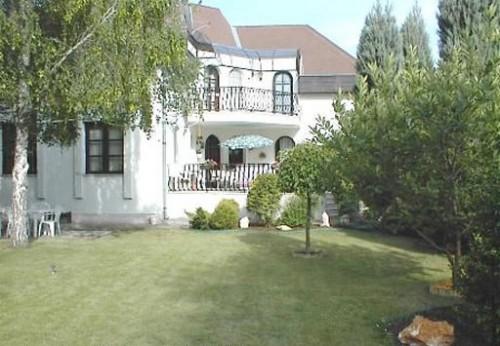 Three-storey house with a garden in 3rd district of Budapest