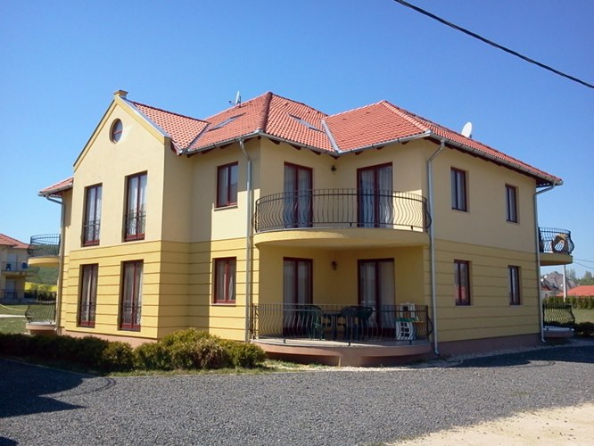 2 apartments in Kehidakushtane near the hot springs.