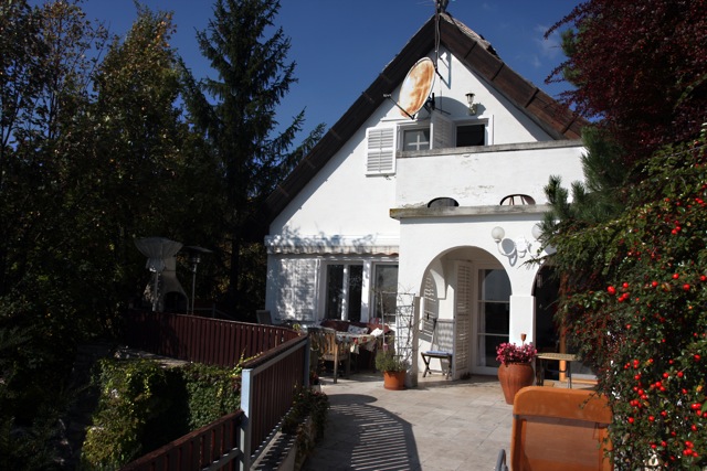 Lux-house in a reserved zone on the coast of Balaton